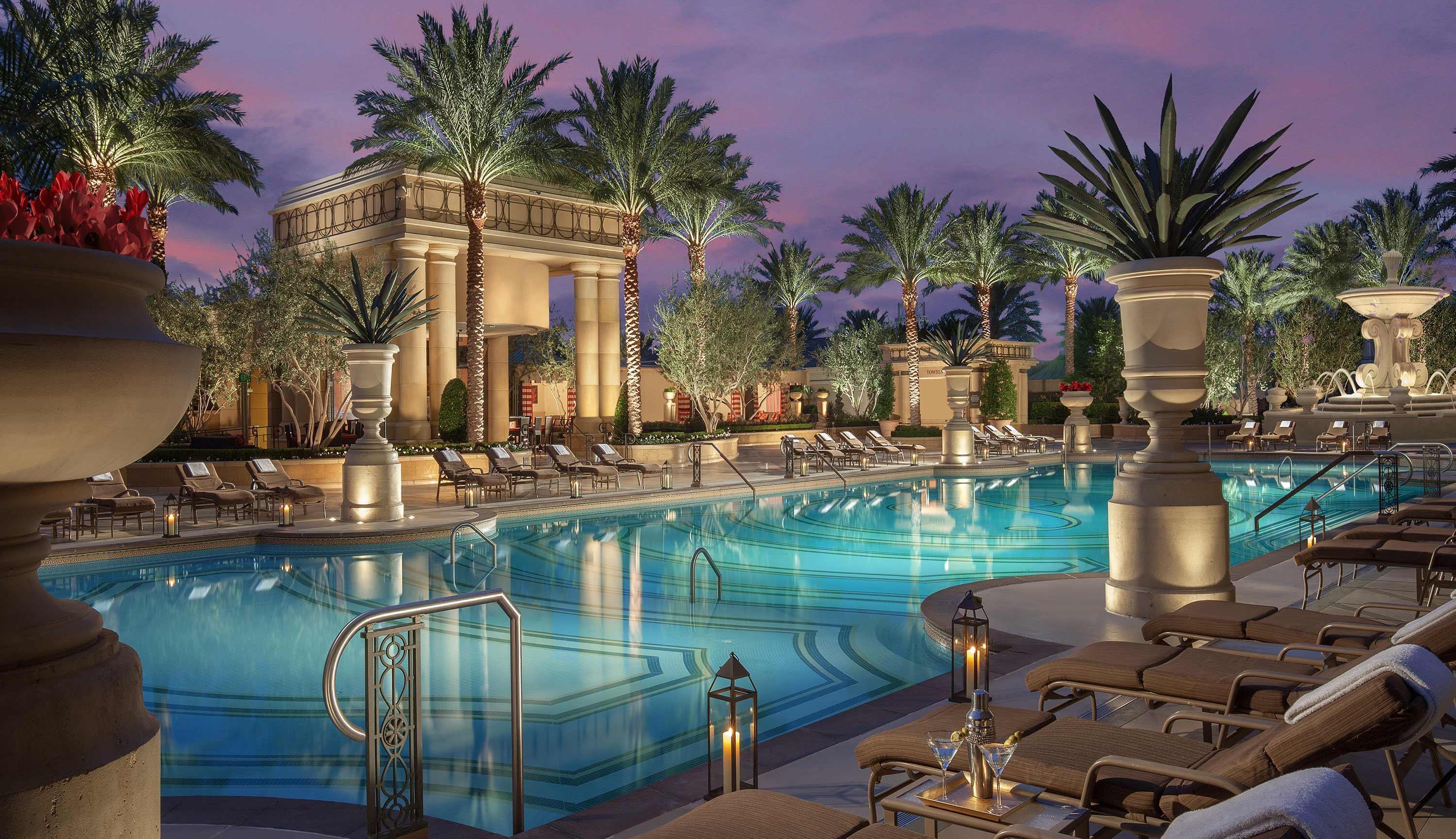 Hotel The Palazzo at The Venetian® Las Vegas Esterno foto The pool at Caesars Palace